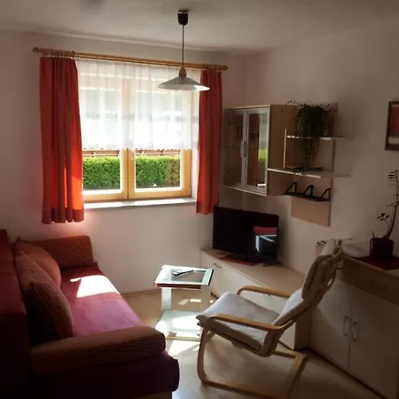 Apartment, Melanie *