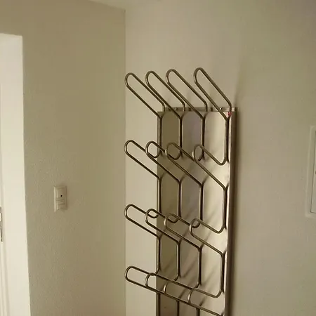 Apartment, Melanie